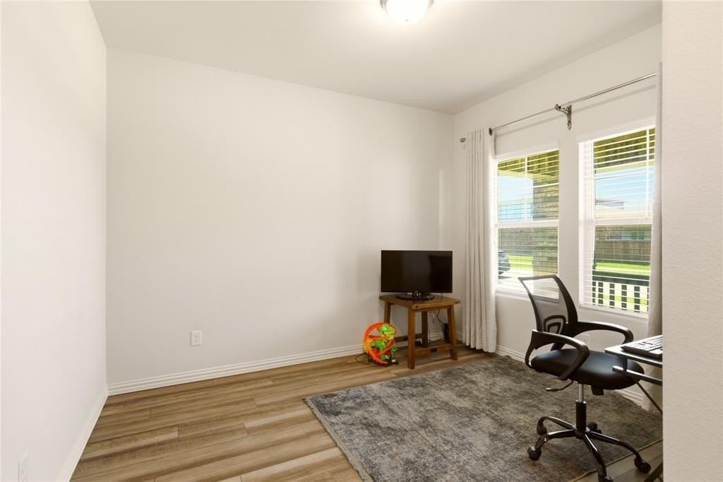 1212 Blue Ridge Pl - Photo 4 of 25