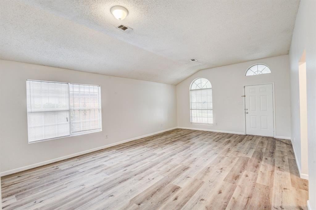 7133 Amber Dr - Photo 4 of 24