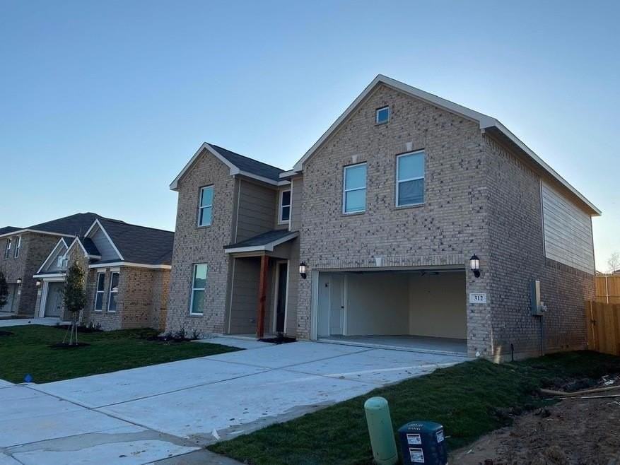 312 Lone Wolf Trl - Photo 2 of 32