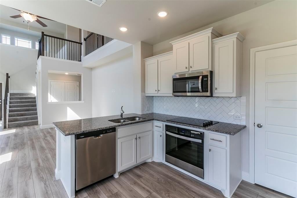 901 King St - Photo 2 of 2