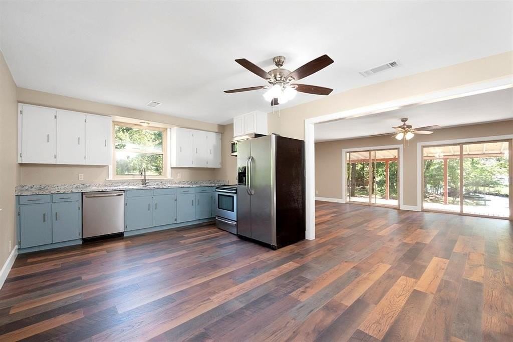 120 Trails End St - Photo 5 of 10