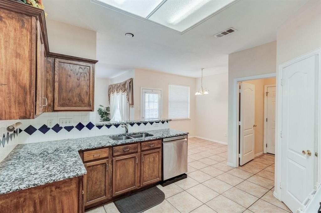 4521 Highridge Dr - Photo 4 of 20