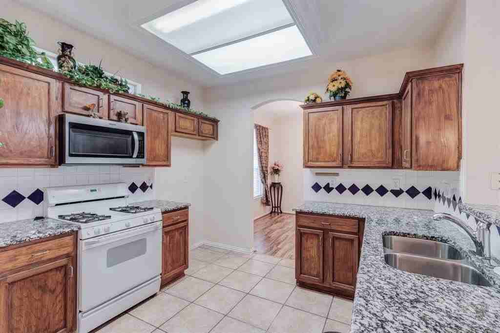 4521 Highridge Dr - Photo 5 of 20