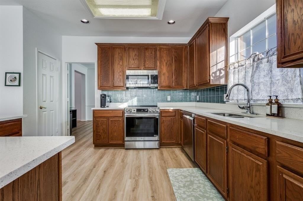 7009 Chardonnay Dr - Photo 5 of 11