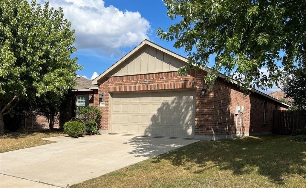 6928 Derbyshire Dr - Photo 3 of 27