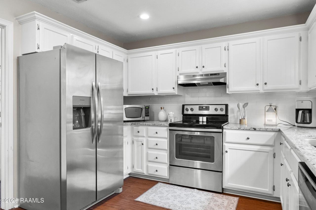 401 Pinto St - Photo 4 of 30