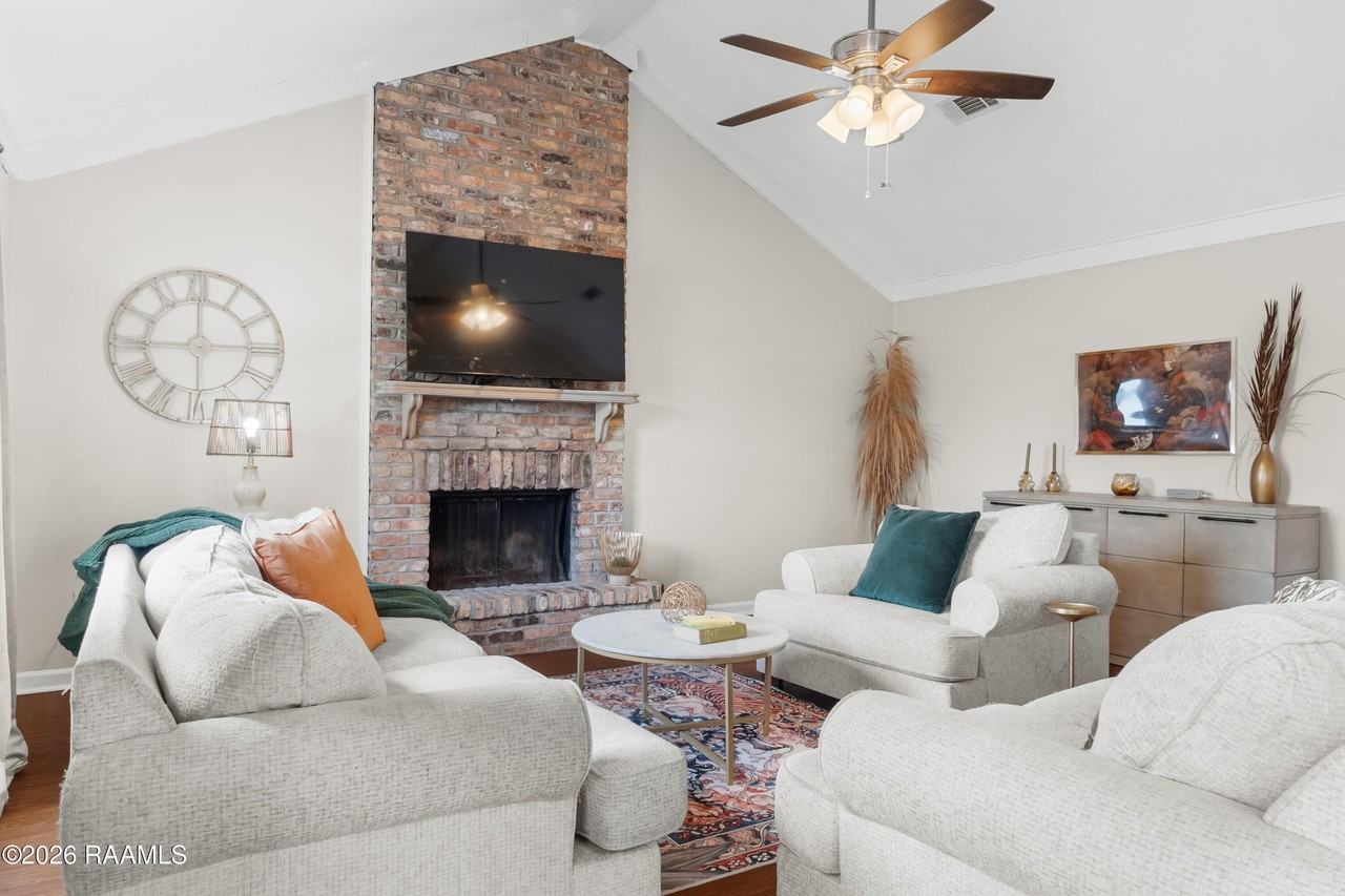 401 Pinto St - Photo 7 of 30