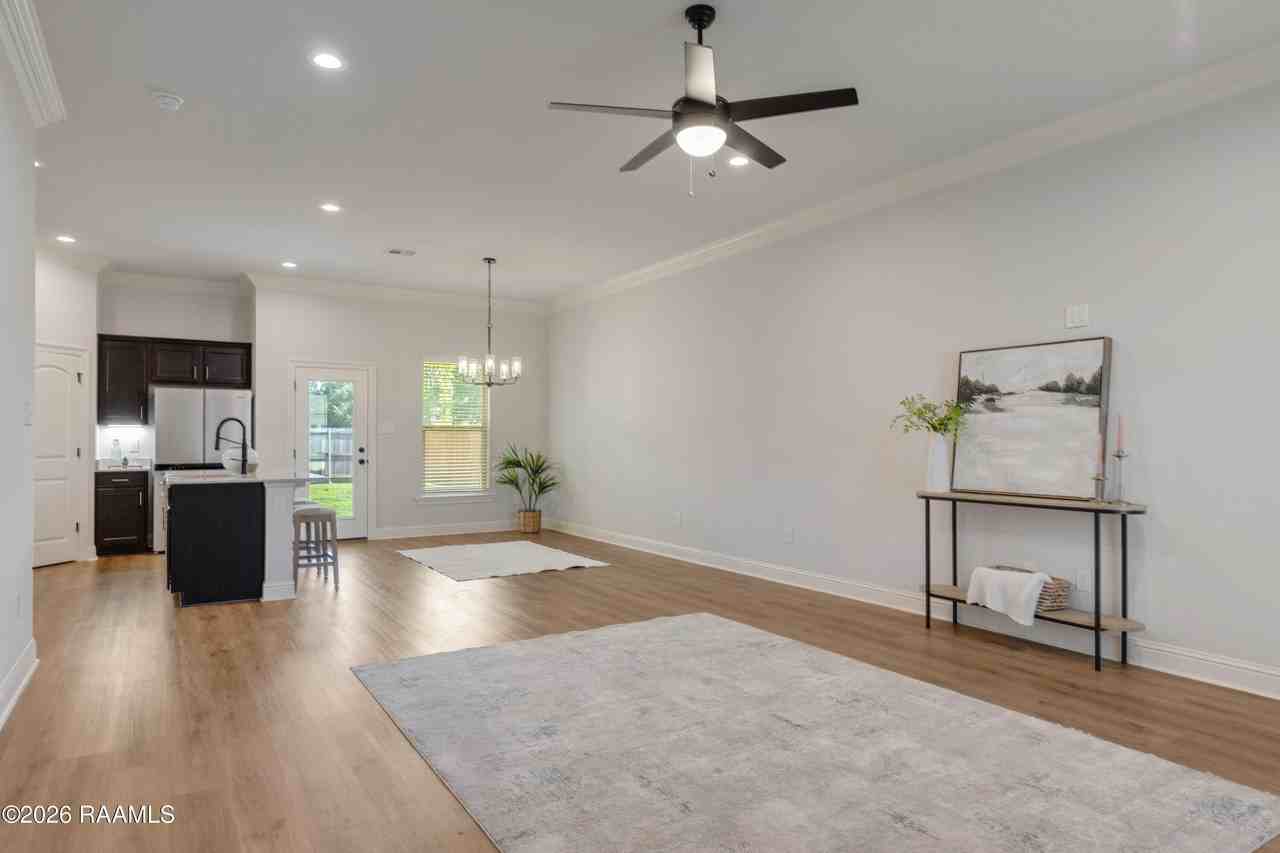 102 Gilded Ln - Photo 2 of 14