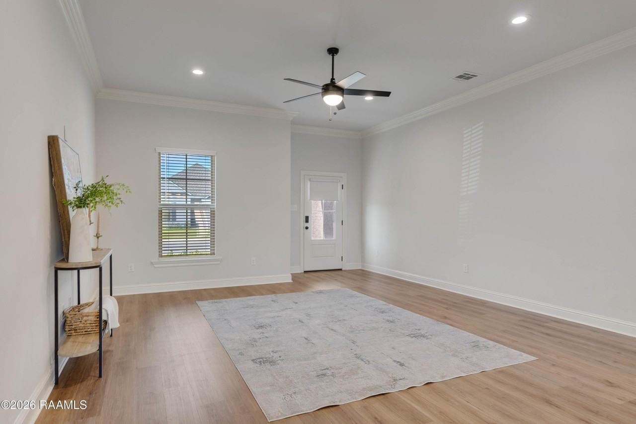 102 Gilded Ln - Photo 3 of 14