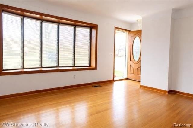 6206 Berwyn St - Photo 3 of 38