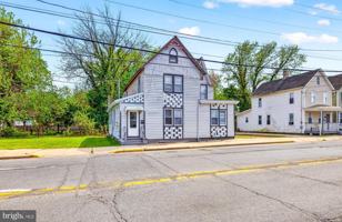 featured image of 214 W Division St