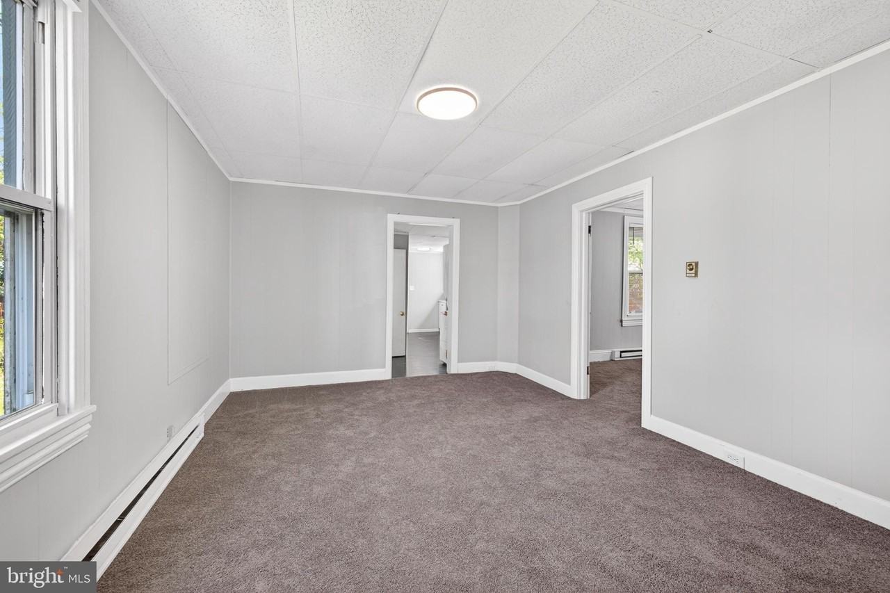 214 W Division St - Photo 6 of 13