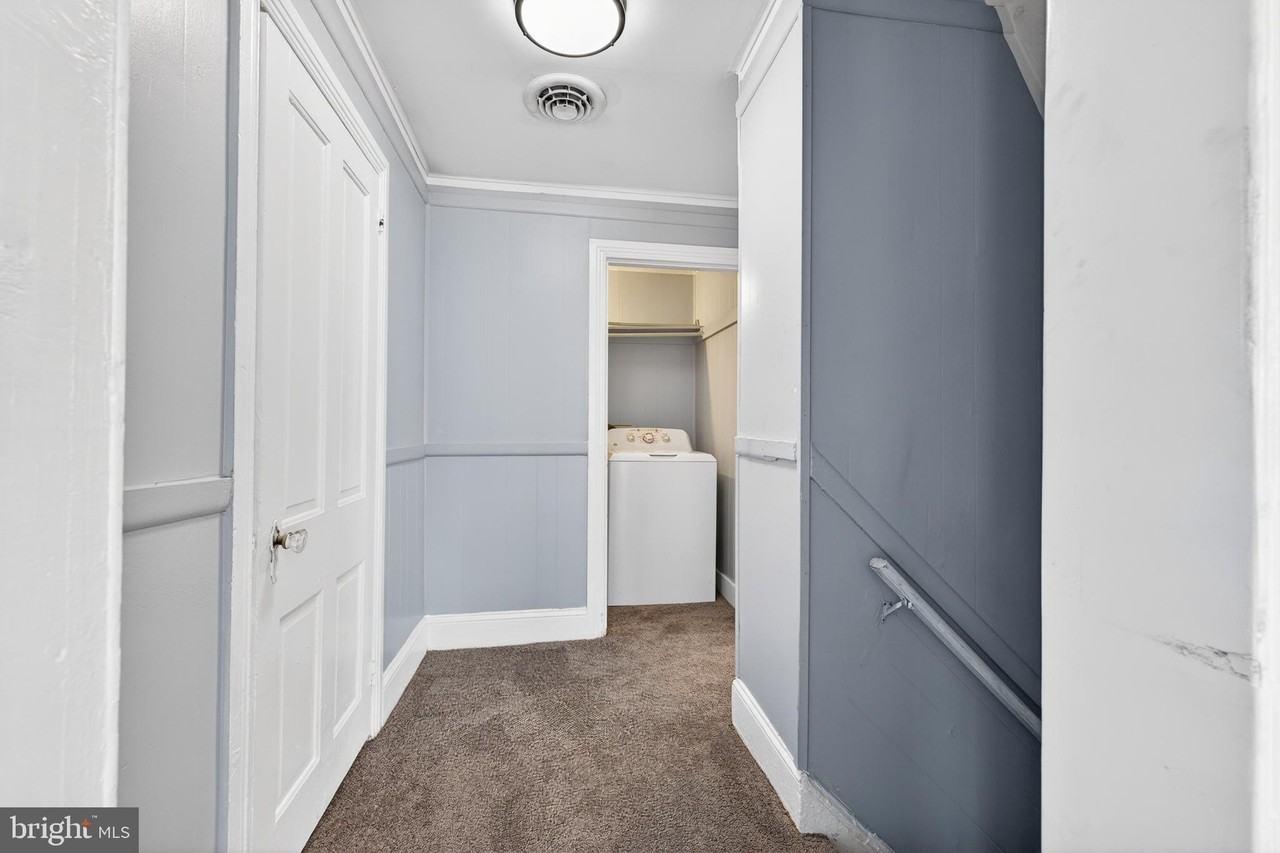 216 W Division St - Photo 4 of 15