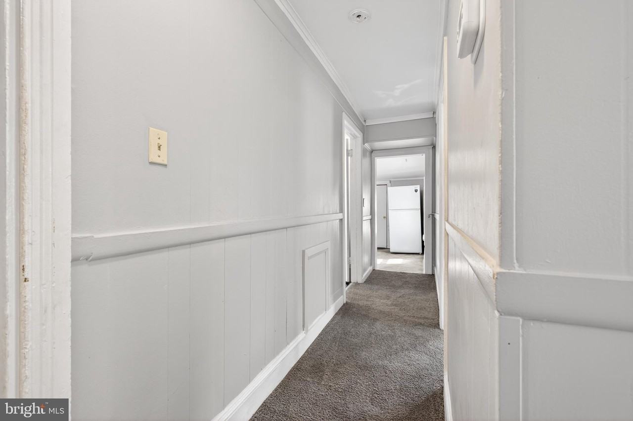 216 W Division St - Photo 7 of 15