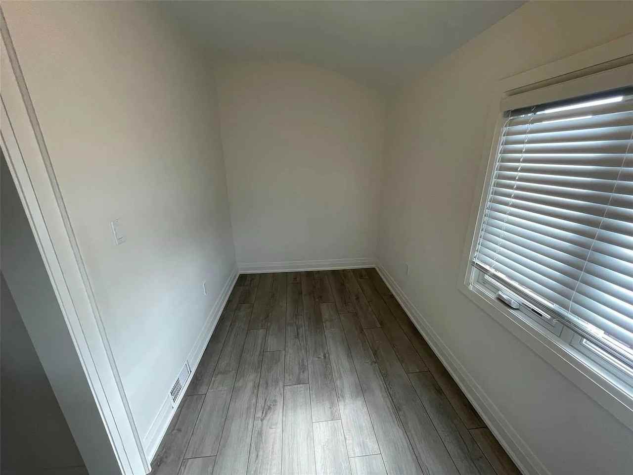 380 Northcliffe Boulevard - Photo 4 of 14