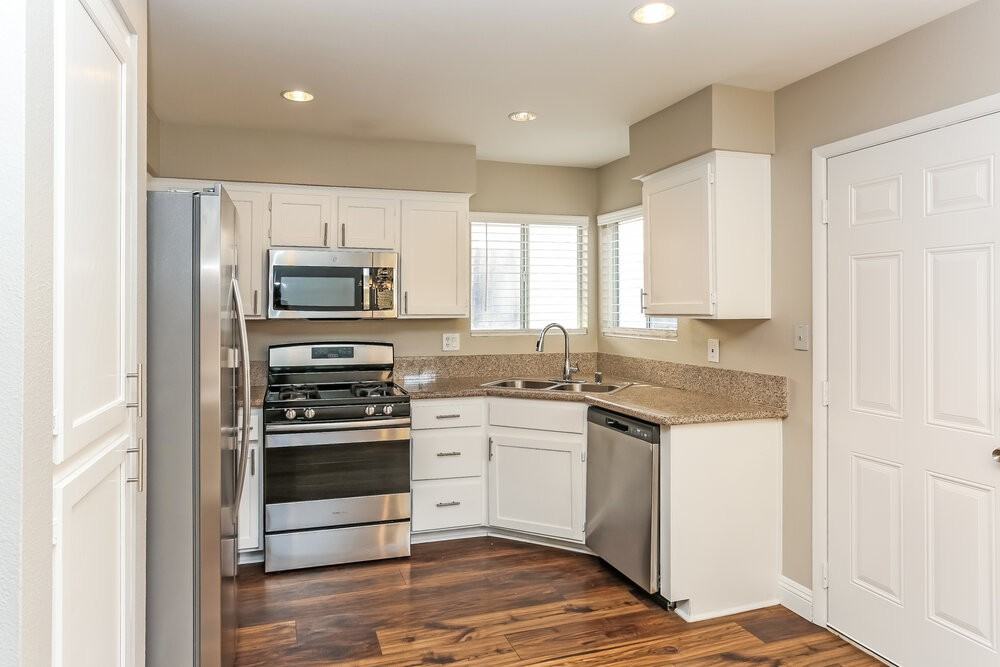 4137 Glenfield Cir - Photo 6 of 17