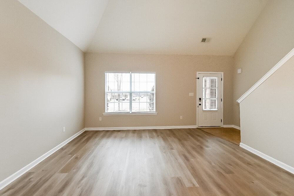 663 Buttermilk Dr - Photo 4 of 17