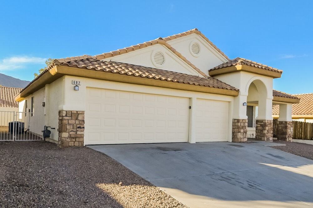 682 Covina Dr - Photo 3 of 16