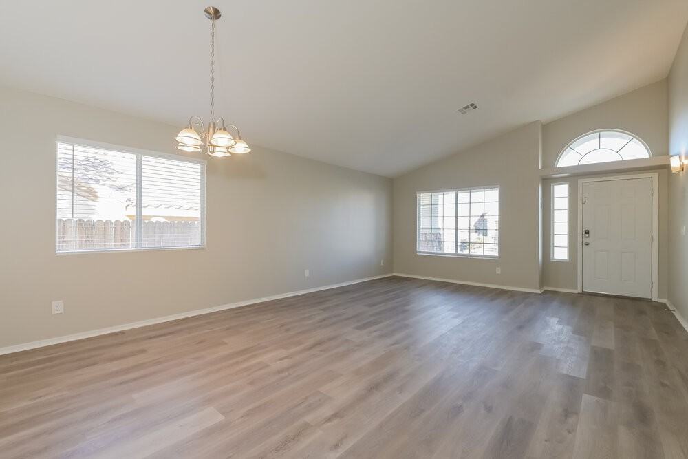 682 Covina Dr - Photo 5 of 16