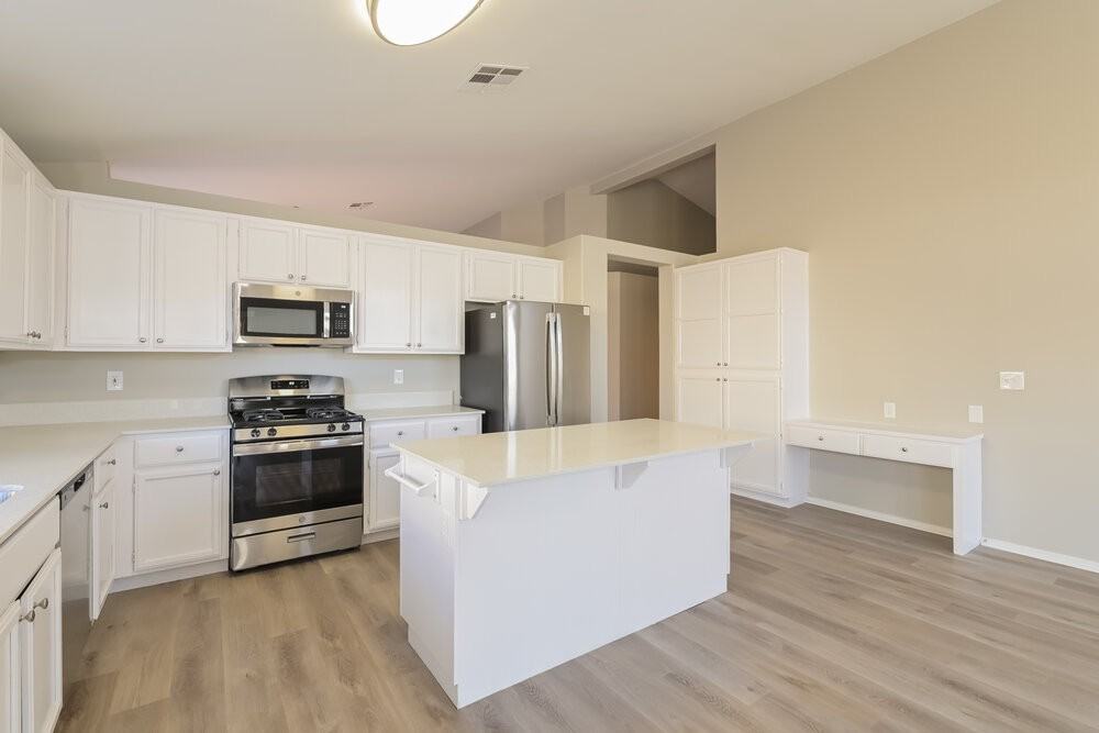 682 Covina Dr - Photo 7 of 16