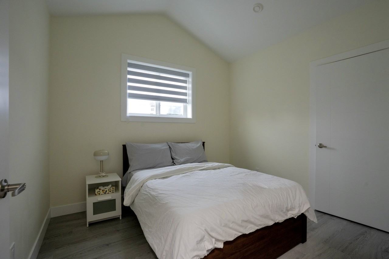 3278 E 29th Ave - Photo 3 of 9