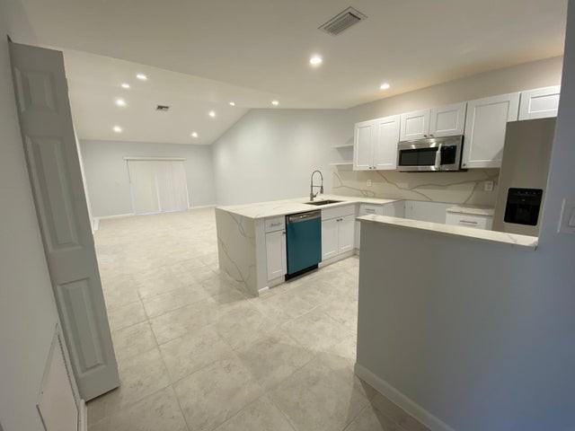 9973 Three Lakes Circle - Photo 4 of 9