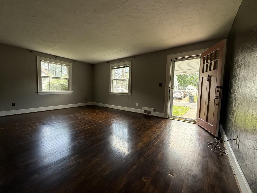 112 Idlewood Ave - Photo 3 of 13