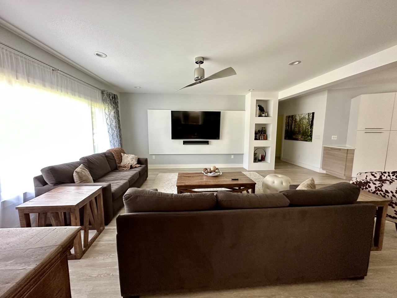 4515 North Lake Drive - Photo 4 of 47