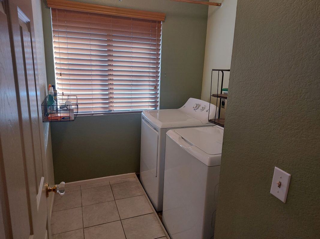 927 S Downey Pl - Photo 2 of 18