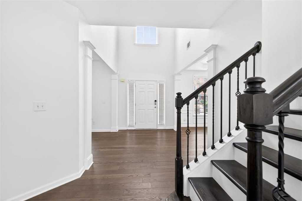 5008 Bethpage Dr - Photo 3 of 37