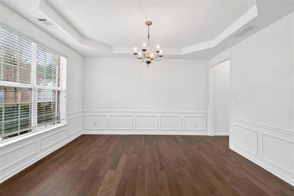 5008 Bethpage Dr - Photo 4 of 37