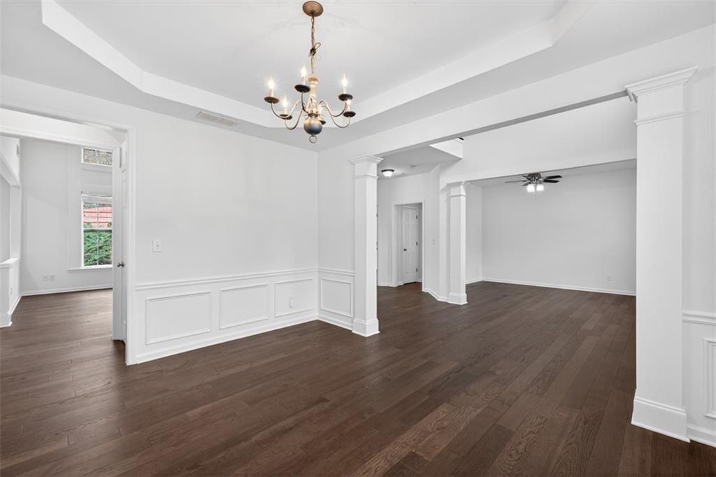 5008 Bethpage Dr - Photo 5 of 37