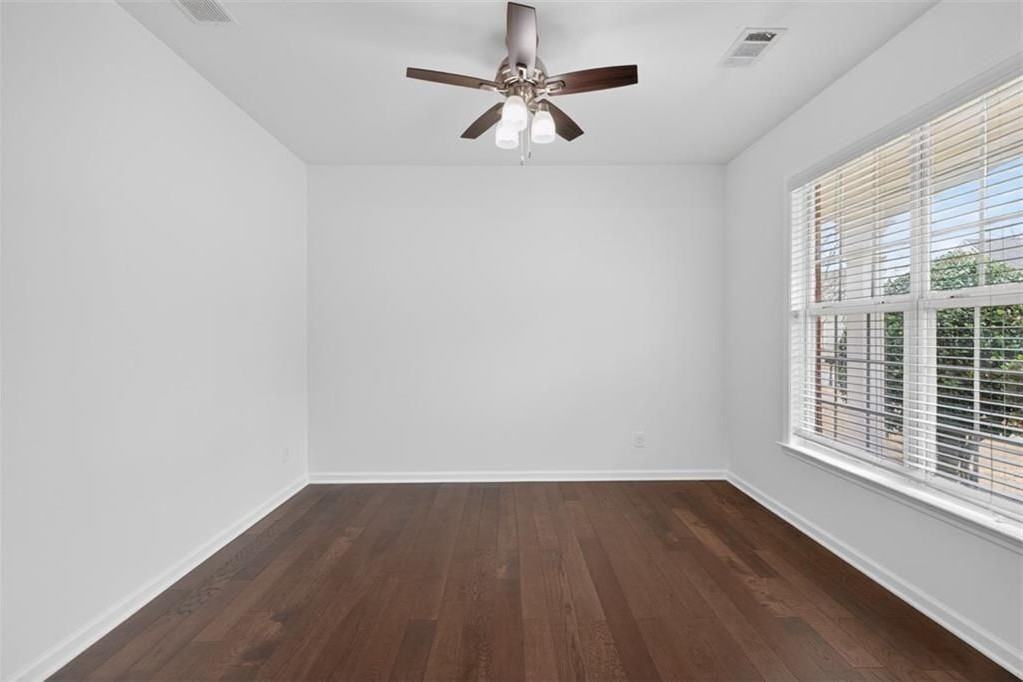 5008 Bethpage Dr - Photo 6 of 37