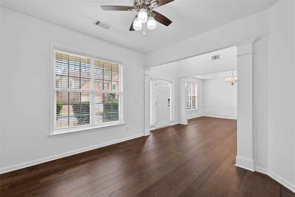 5008 Bethpage Dr - Photo 7 of 37