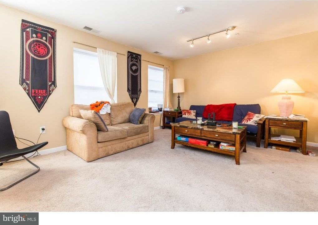 735 Walnut St ##3 - Photo 5 of 29