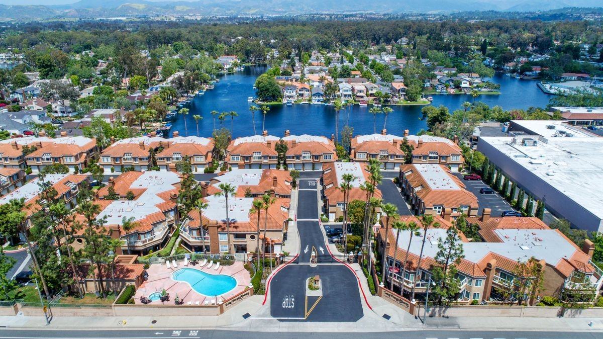 24241 Swiftriver Ct - Photo 2 of 10