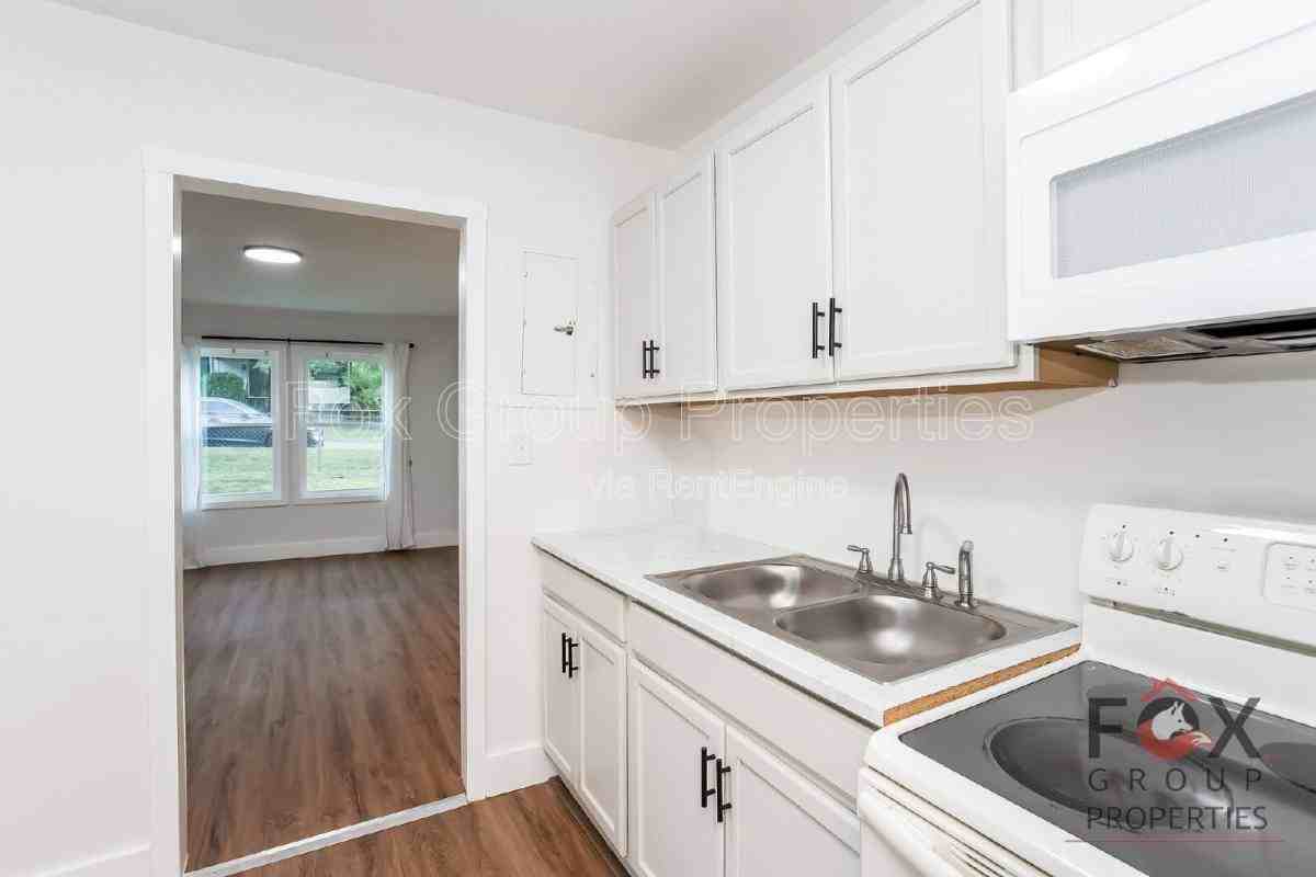505 Hickory St - Photo 3 of 10