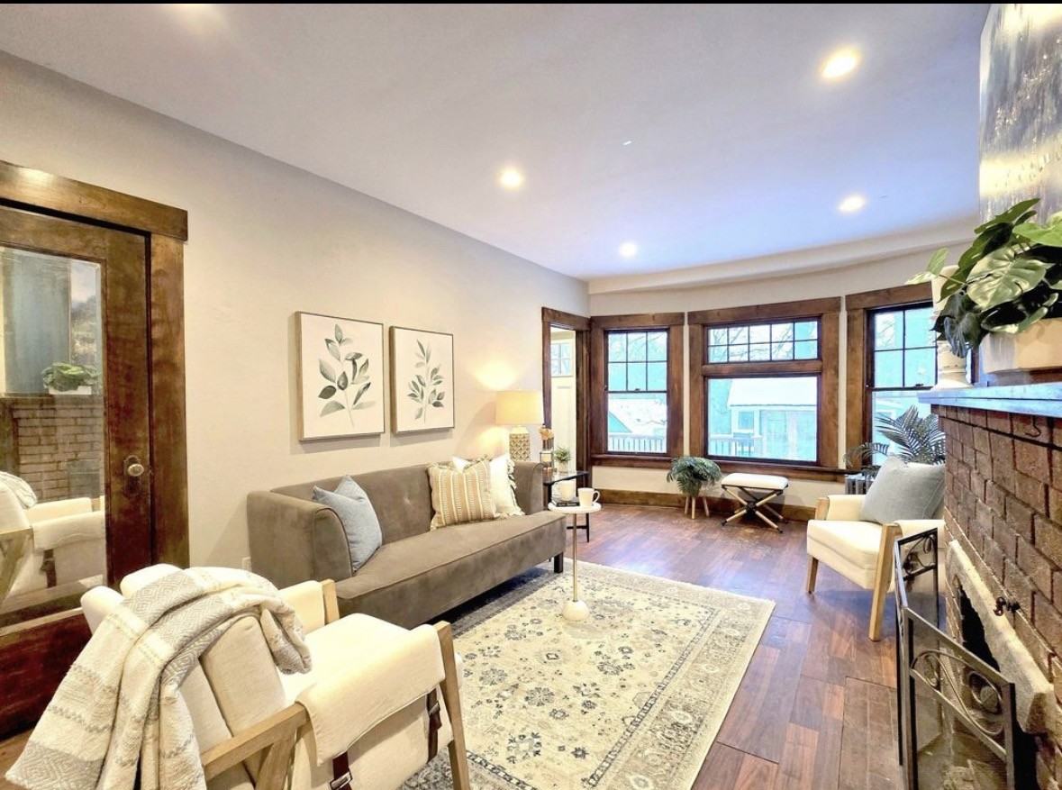 2342 West Bourne Avenue - Photo 4 of 10