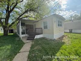 featured image of 1104 W Inverness Dr