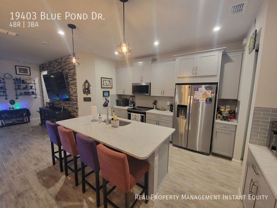 19403 Blue Pond Dr - Photo 3 of 40