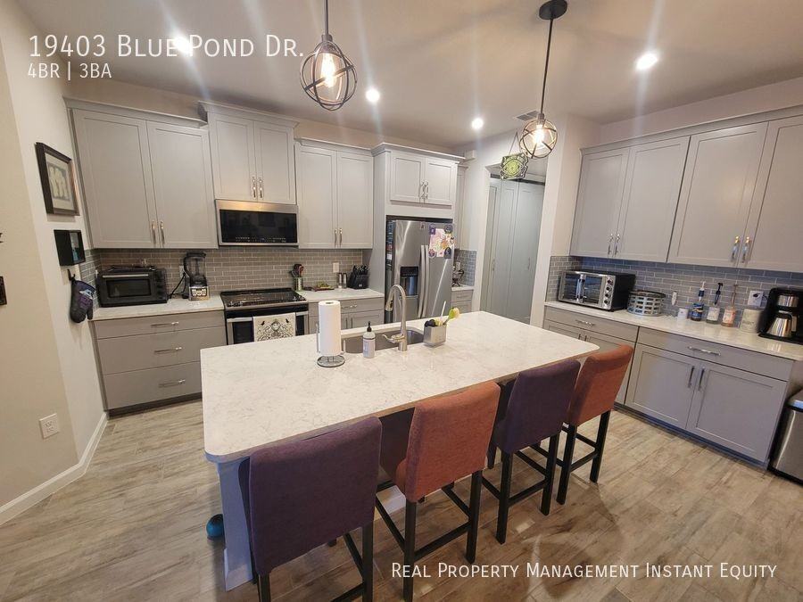 19403 Blue Pond Dr - Photo 4 of 40