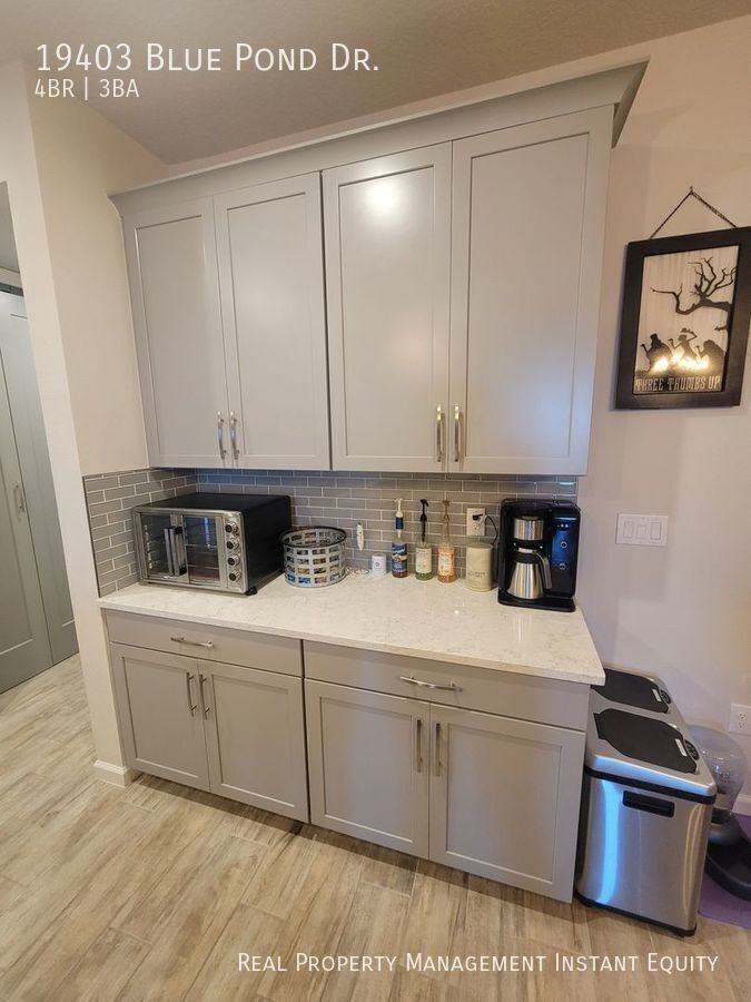 19403 Blue Pond Dr - Photo 5 of 40