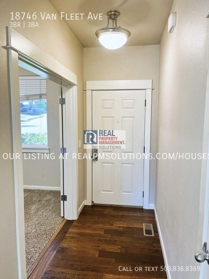 18746 Van Fleet Ave - Photo 3 of 50