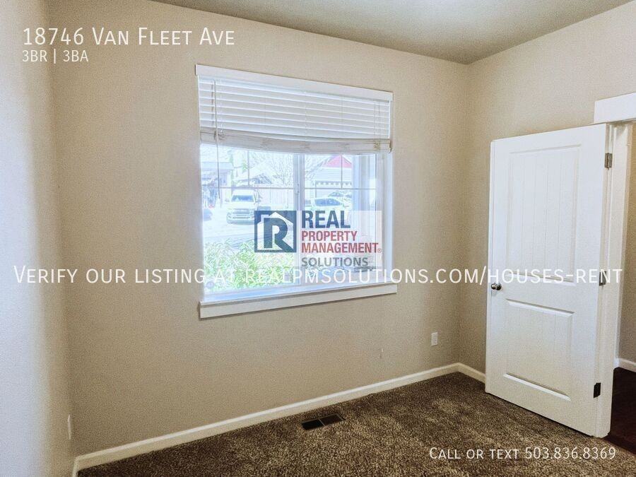 18746 Van Fleet Ave - Photo 5 of 50