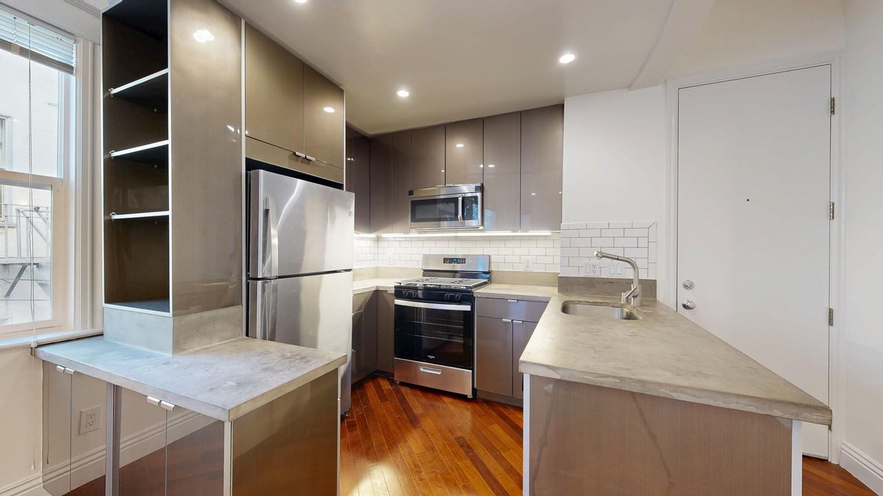 1048 Pacific Ave - Photo 2 of 17