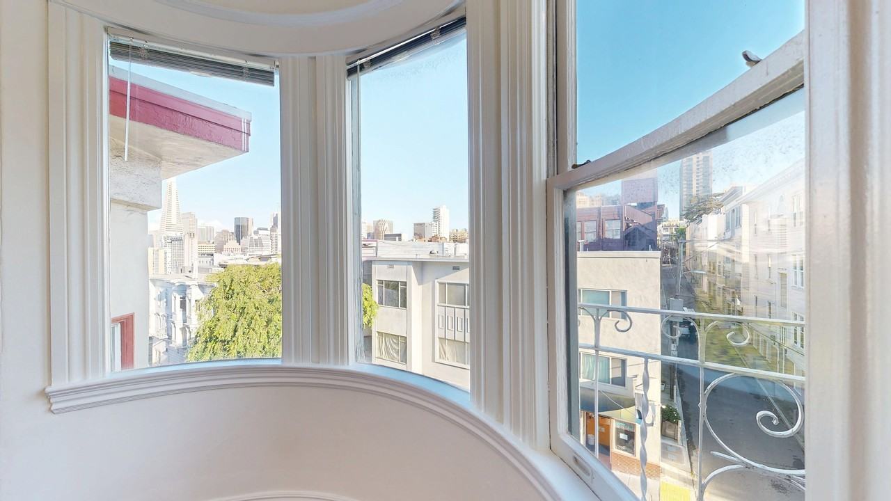 1048 Pacific Ave - Photo 5 of 17