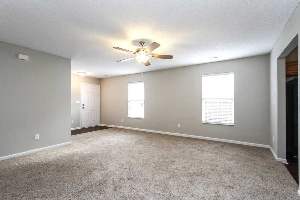 652 Locust Grove Ln - Photo 2 of 19