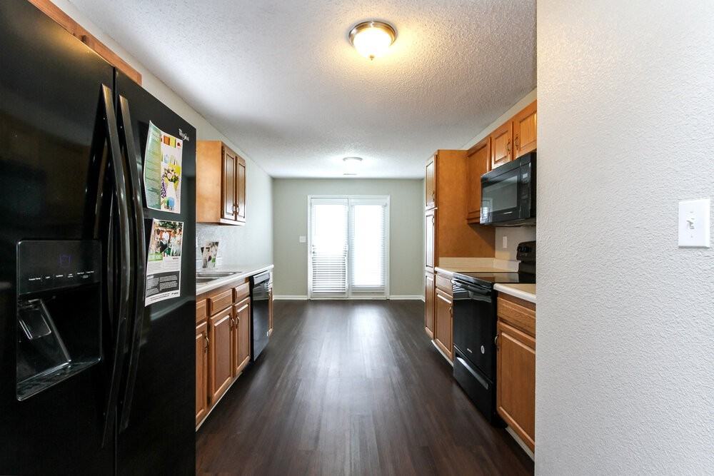 652 Locust Grove Ln - Photo 5 of 19