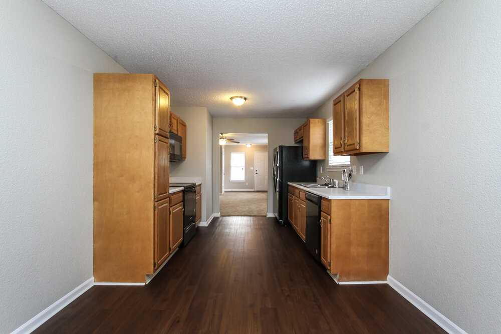 652 Locust Grove Ln - Photo 6 of 19