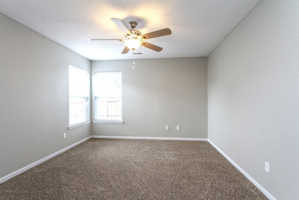 652 Locust Grove Ln - Photo 7 of 19